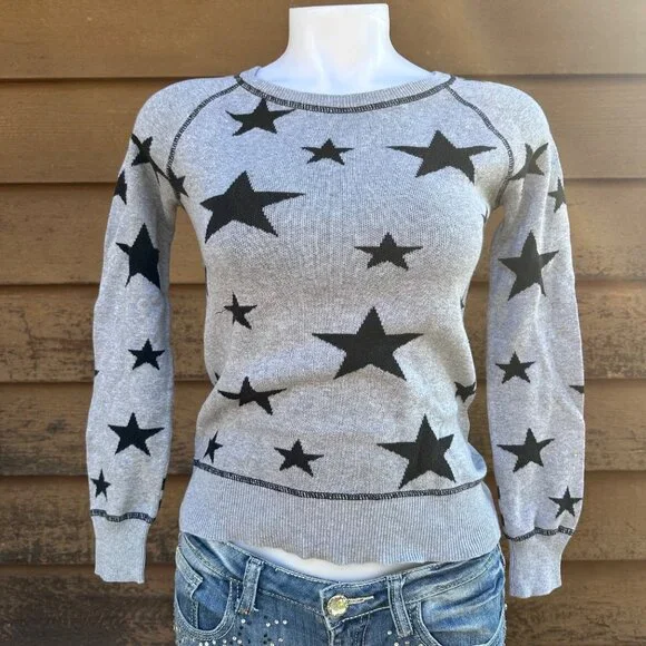 Wet Seal Womens XS Gray & Black Star Print Long Sleeve Knit Sweater - Picture 1 of 8